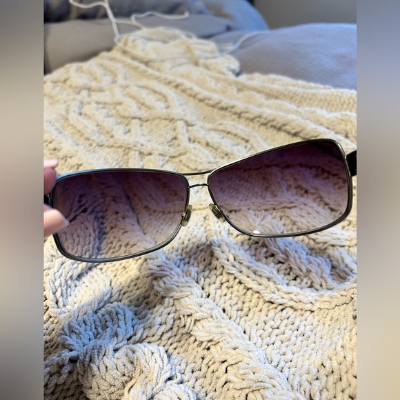 • Gucci Sunglasses •